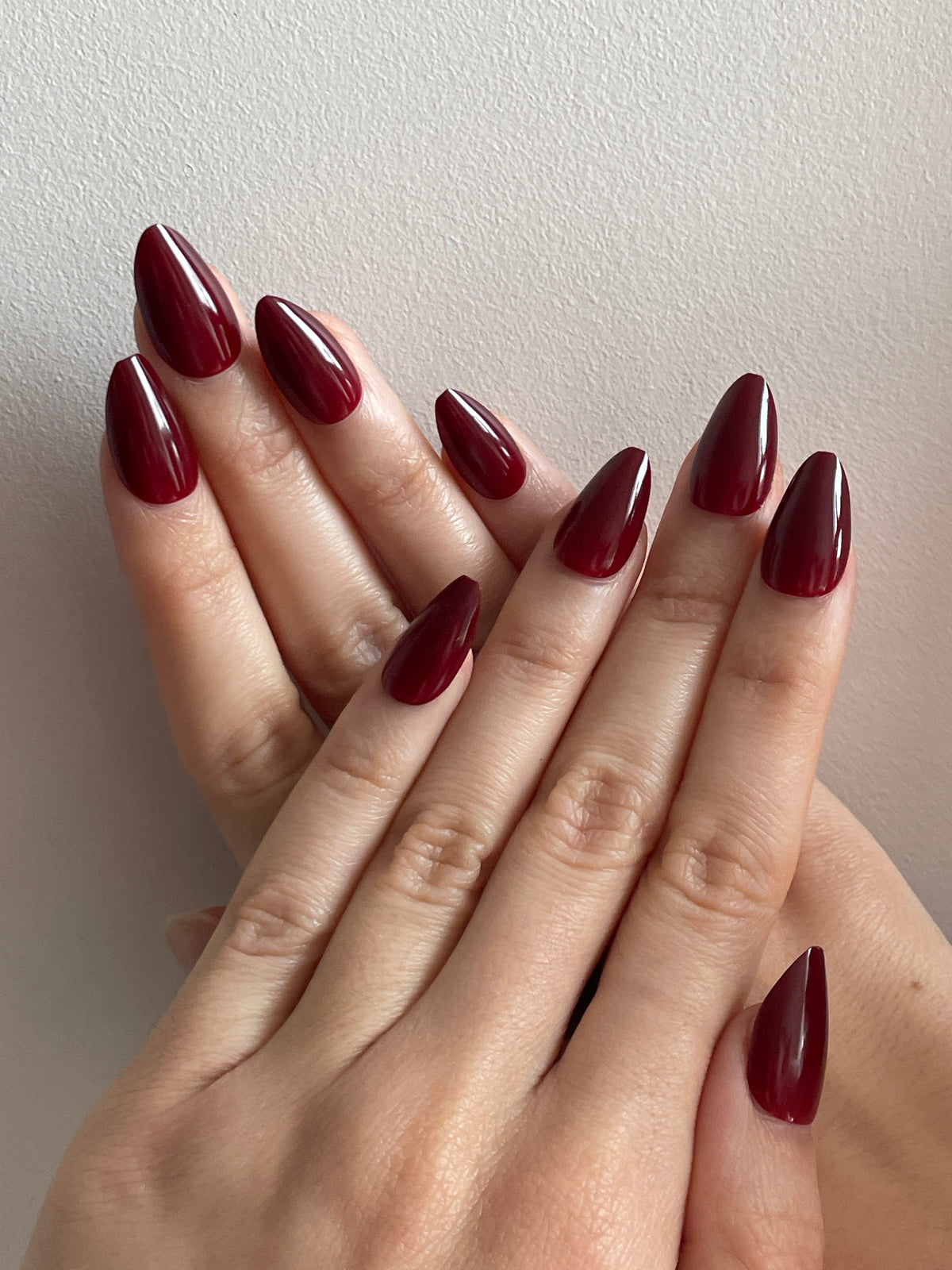 The Instant Nails - ongles bordeaux dores Image